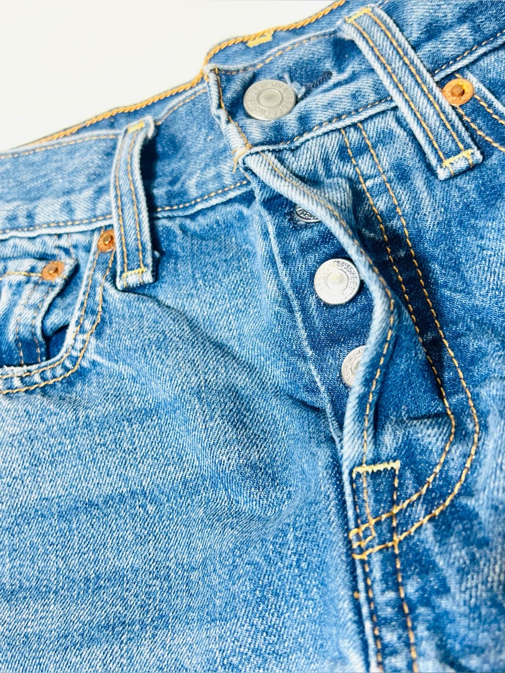 Levi's Classic High Rise buttonfly jean shorts distressed women size 24 - Picture 5 of 8